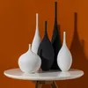 ミニマリストの手作りアート禅花瓶セラミックデコレーションリビングルームモデルホームデコレーション黒と白のアート花瓶の手描き240229