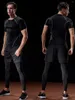 Herr t-skjortor kompression t-shirt sommar andas snabb torr sport topp bodybuilding smal fit tights spår kostym gym shirt fitness män