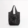 Designer tote saco de palha saco das mulheres bolsa de verão sacos de praia moda sacos de ombro saco de tecido oco para fora carta bordado crochê simples ráfia saco de férias luxo