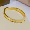 Europa américa moda estilo masculino senhora feminino titânio aço 18k banhado a ouro gravado b iniciais pulseira 3 color232c