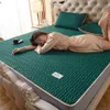 Summer Cooling Bed Mat Ice Silk Cooling Mattress Foldable Soft Bedding Sets Cool Sleep Pillowcases Full Size Bed Protector 201210237l