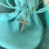 Tzle Pendant Necklaces Desginer Tiffaney Luxury Tiffanyco t Family S925 Sterling Silver Cross Necklace Female Rose Gold Minority Mens Light Cl