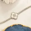 Kobiet projektantki czterech liści koniczyny szczęścia sier crystal łańcuch festiwal świąteczny butik biżuteria zimowa bransoletka miedziana długość