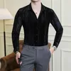 Männer Casual Hemden 2024 Luxus Samt Gestreiften Männer Herbst Winter Warm Halten Lange Ärmeln Slim Fit Business Social Kleid