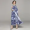 Festklänningar 2024 Summer Fashion Blue and White Porslin Tryck Långt löst Robe Women's Batwing Sleeve Retro Slash Neck Side Split Maxi