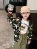 2024 Primavera bambini lettera giacca mimetica stampata ragazze con cappuccio manica lunga cerniera outwear abbigliamento casual per bambini Z7068