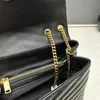 Crossbody väskor kedja axelväskor topp kohud klaffkedja väskor messenger väskor högkvalitativa kvinnor väskor mjuka läder molnväska väskor kvinnas handväskor svarta kopplingspåsar