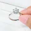 Bagues de cluster Lesf 2 Moissanite Diamond Ring 925 Silver Engagement Classic Round Cadeau de mariage pour femmes 273T