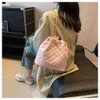 Usine Direct Store Nouveau Xiaoxiangfeng Lingge Sac Seau Japon et Corée du Sud Grande Capacité Épaule Classique Cordon Femmes