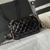 Axelväska kedja handväskedesigner kvinna silver patent läder crossbody väskor kort pentagram plånbok lyx tote purse332