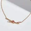 T Family High Edition Twisted Rope-Halskette für Damen, leicht, luxuriös, temperamentvoll, kleine Gruppe, rosa Diamant-Kragenkette