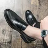 Casual Shoes Męscy męskie mokasyny Wsuwane skórzane designerskie męskie sukienka platforma czarna jazda piesza