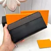 2024 Luxury Designer Bag Tail Single with Striked Leather Feeling Strong Fashion Versatile Card Bag Zero Wallet Double-colored