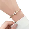 Desginer Desginer Tiffaney Luxury Tiffanyco 999 Pure Silver Tfamily Elastic Open Armband för kvinnor CNC Högkvalitativ 18K dubbel T Half Diamond Fritillaria Armband