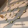 2023 Luxe Van Clover Designer Bracelet Perle 4 Feuilles 18k Or Laser Marque Bracelet Charme Bracelets Collier Boucles D'oreilles De Mariage Du8v