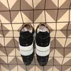 Casual Shoes Luxury Low Cut for Men Trainers Driving Spiked Black Star äkta läder Bröllopsguldnitar Toecap Flats Sneakers Gift