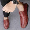 Sapatos casuais marca masculina moda mocassins macios lazer mocassins deslizamento na condução preto vermelho homem preguiçoso