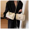 Shoppen Sie Factory Wholesale Cloud Bag Small Fragrance Wind Handbag Chain Ribbed Grid Womens Real Leather New