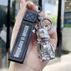 2024 Akrylspegel Gradient Bindning Våldsam björn Keychain Creative Car Bag Lovers Key Chain Pendant