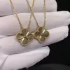 Collana V 21333V Oro spesso placcato Oro rosa 18 carati Collana laser a fiore singolo di alta edizione per famiglia di fan femminili Ciondolo erba a quattro foglie fortunato Moda di alta qualità