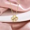 Collana a V in argento sterling 925 con carrello fiore fortunato a doppia faccia a quattro foglie collana di erba femminile 2022 nuova catena di collare avanzata Tiktok Live