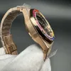 Fashions Automatik-Herrenuhr. Mattiertes Roségoldgehäuse, 42 mm Skelett-Zifferblatt, Baguette-Diamanten, Regenbogenlünette.