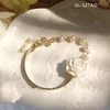 Frans nisontwerp met handaccessoires van rozenbloemen, barokke parelvlinder kleine geurarmband