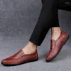 Sıradan ayakkabılar marka erkekler moda erkek yumuşak somunlar eğlence mokasenleri sürüş siyah kırmızı adam tembel