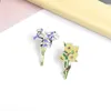 Broschen Benutzerdefinierte Sonnenblumen Iris Emaille Pins Blumenstrauß Blumen Brosche Revers Abzeichen Rucksack Cartoon Pflanze Schmuck Geschenk für Freund Großhandel