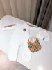 Spädbarnsfödd baby flicka designer märke bokstavsdräkt övergripande kläder jumpsuit barn bodysuit för spädbarn outfit romper outfi bib hatt 3 st sommar och vårhöst