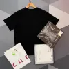 Printemps et été 2023 nouveaux t-shirts à manches courtes imprimés avec lettres supérieures pour hommes et femmes avec les mêmes amateurs de demi-manches Vêtements décontractés