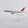 Jason Tutu 16cm Turkish Boeing 777 Model samolotu Diecast Metal 1/400 Skala samolotowy Kolekcja prezentów Drop 240306