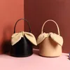 Berühmte Tasche Raffia gewebte Tasche Mini-Umhängetaschen Charm-Klappe übergroße Magnetschnalle Handtasche Umhängetasche Damen Designer Sommer Stroh Geldbörse A70