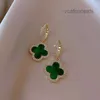 Van Four Leaf Clover Boucles d'oreilles Cleef Designer Clover Boucles d'oreilles Goujons Bijoux de luxe Boucles d'oreilles pour femme Bracelet tendance en acier titane Boucles d'oreilles de créateur Non décolorées N