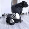 Vêtements de chien de mode Designer Sweats à capuche pour animaux de compagnie Labrador Chihuahua Costume Automne Hiver Pour Moyen Grand S Le Sweat-shirt Visage 220113245E