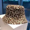 Beret Hat Women's Dwuesterical Fashion Leopard-Leopard Pokrywający twarz Trend Fisherman's Trend Street Tide Thid Basin