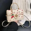 Axelväskor Kvinnor Cherry Square Chain Bag Justerbar rem söt crossbody mångsidig mode små satchel damer utomhus