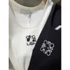 Diseñador Verano Nueva camiseta sin mangas sexy con cuello redondo para mujer Outwear Camisa inferior corta y versátil para mujer Correas colgantes bordadas UNQH