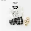 T-shirt 2024 Ins Neonato Estate Neonate T-shirt in cotone senza maniche Impiombato Lettera stampata Infant Girls Tees Ragazze del bambino Top L240311