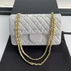 Axelväskor kvinnor man axel designer väska klassisk modepojke lambskin makeup crossbody väska lyx lady cleo clutch tote guld kedja handväskor resesäckväska