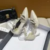 Scarpe eleganti da donna eleganti a punta con cinturino in rilievo Tacchi a spillo scavati e fiocco perfetto per i matrimoni