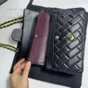 Omuz çantaları bayan adam omuz tasarımcı çantası klasik moda çocuk kuzu derisi makyaj crossbody çanta lüks bayan cleo debriyaj tote altın zincir çantalar seyahat satchel çanta