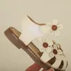 Sapatos de bebê de verão para meninas recortes fofos de flores infantil sandálias fechadas de dedos de dedão infantil infantil