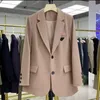 Designer Kvinnors kostymer Blazer Luxury Jacket Slim midjeomslag kostym Toppfjäder svart vit fashionabla höstkvinnor Temperament Coat Högkvalitativ kvinnorkläder