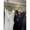 Дизайнерская летняя новая сексуальная футболка с круглым вырезом без рукавов для женской верхней одежды, короткая универсальная нижняя рубашка для женщин, подвесные ремни с вышивкой UNQH