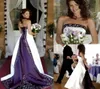 2020 robes de mariée vintage blanches et violettes avec dentelle brodée ALine sans bretelles à lacets dans le dos robes de mariée train chapelle9335158