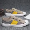 Scarpe casual Slip-on da uomo Sneakers 2024 Mocassini maschili con punta tonda di alta qualità alla moda