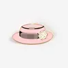 Klasik Moda Alfabe Broş C adı Marka Lüks Tasarımcı Macaron Pembe Şapka Broş Kadın Pin Takım Pin Takı Aksesuarları