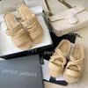 Slippers Brand Designer Womens Sandals 2023 Flat Heeled Lotton Summer Straw Shoes High Quality Casual Beach Sandals 10A I Box Storlek 35-41 Läder i Box 10A