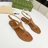 Nieuwe stijl sandalen pantoffels heren dames zomer strand slippers Klassieke riem terug sandalen Lederen gesp rubberen zool muilezels luxe causale schoenen maat 35-43